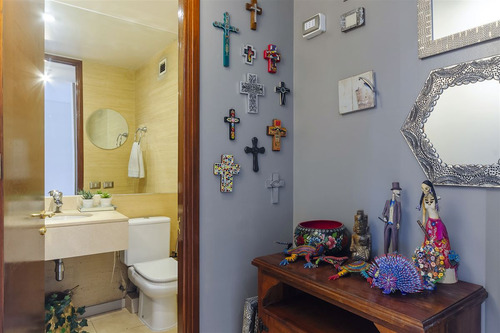 Departamento En Venta De 6 Dorm. En Vitacura