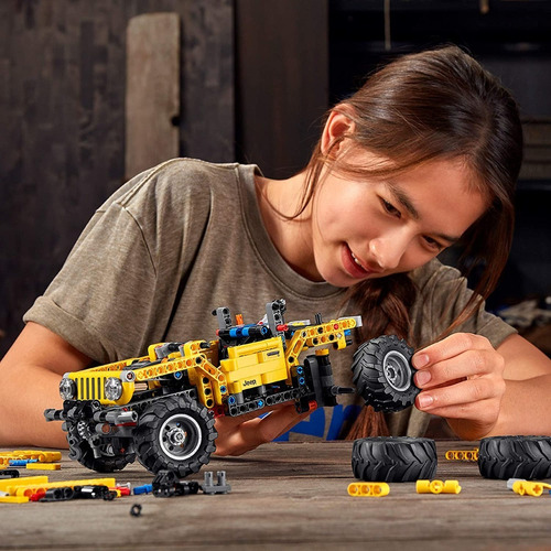 Imagen 7 de 8 de Set de construcción Lego Technic Jeep Wrangler 42122 665 piezas en caja