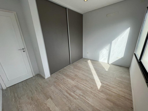 Imagen 18 de 30 de Duplex 3 Amb C/ Patio Y Escritorio A Estrenar