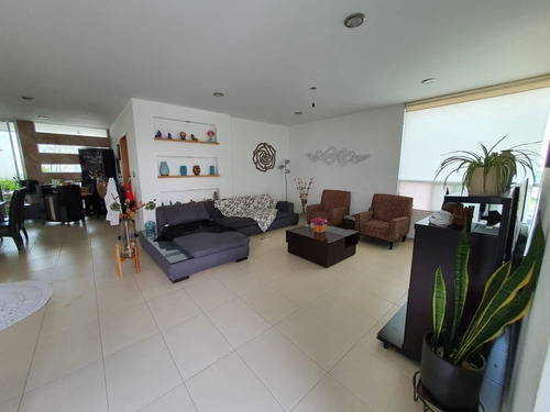 Se Vende Casa En Claustros De Las Misiones, Centro Sur De 3 Niveles, Ubicadísima