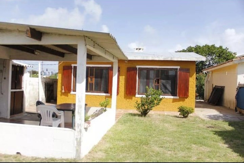 Hermosa Casa En La Paloma.