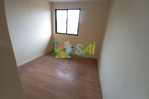 Comodísima Casa De Tres Pisos En Ciudad Satélite, Maipú.