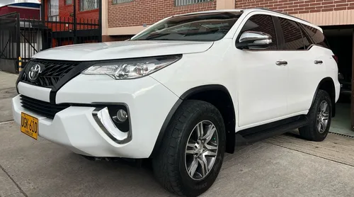 Toyota Fortuner 2.7 At