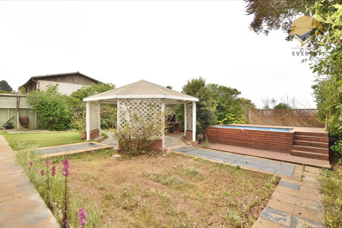 Se Vende Casa 6d 3b Con Estacionamiento. Algarrobo.
