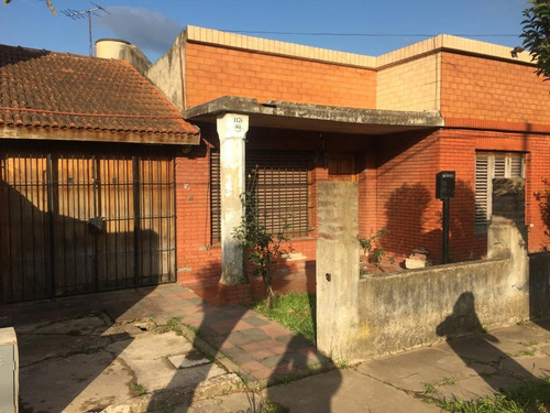 Imagen 1 de 6 de Venta Casa Con Amplio Parque, Luis Guillon