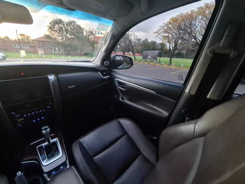Imagen 12 de 17 de Toyota Sw4 2.8 Srx 177cv 4x4 7as At 2017