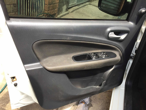 Fiat Uno 2015 1.4 Evolution Flex 5p