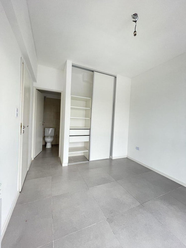 Imagen 9 de 12 de Venta Dpto. 1 Dorm. 2 Baños. Cochera Y Amenities.