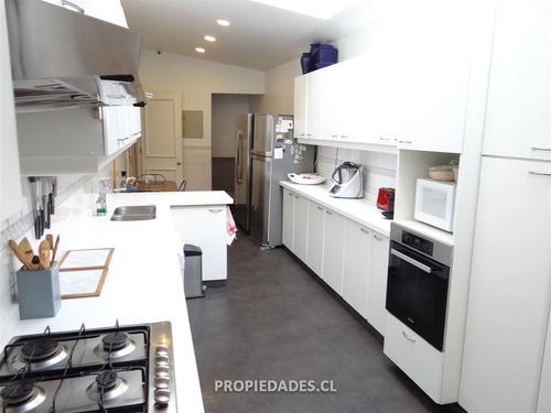 Casa En Venta De 4 Dorm. En Las Condes