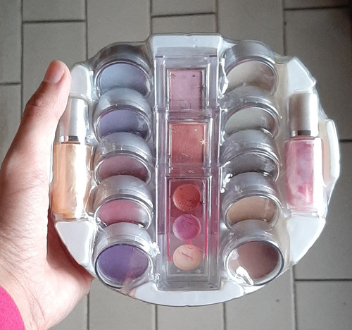 Kit De Maquillaje Ojos Labios Cara Y Uñas 