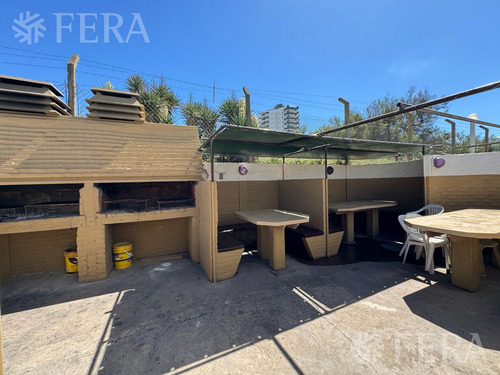 Venta De Departamento De 4 Ambientes Con Cochera Y Patio En Villa Gesell