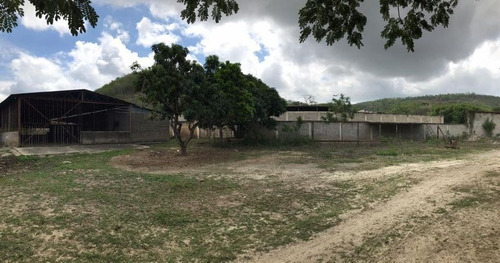 Raiza Suarez Vende Granja Turística En La Ensenada, A Solo Minutos De Barquisimeto Y Yaritagua, Licencia De Licores, Piscina, Cancha De Bolas, Salón De Fiestas, Dos Restaurantes, Caney 2 3 3 3 2 4 8