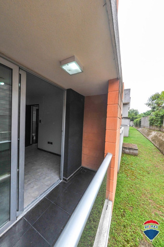 Imagen 3 de 8 de Venta Departamento Pb 2 Dorm + Cochera