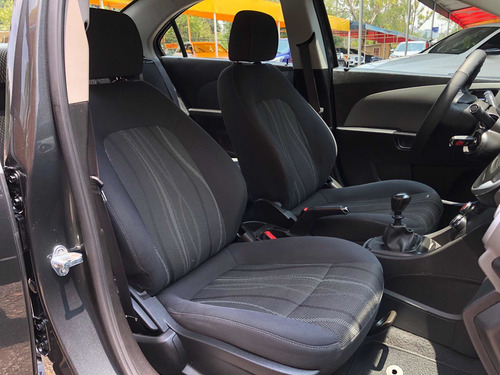 Imagen 10 de 13 de Chevrolet Sonic 2017 1.6 Lt Mt