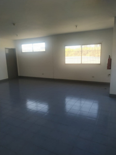 Imagen 2 de 19 de Galpon En Zona Industrial De Mariche Km1 Negociable