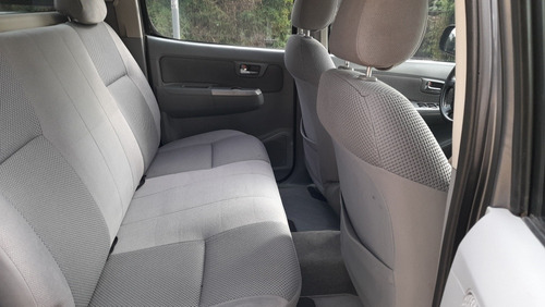 Imagen 11 de 16 de Toyota Hilux 2010 3.0 I Srv Cab Doble 4x4 (2009)