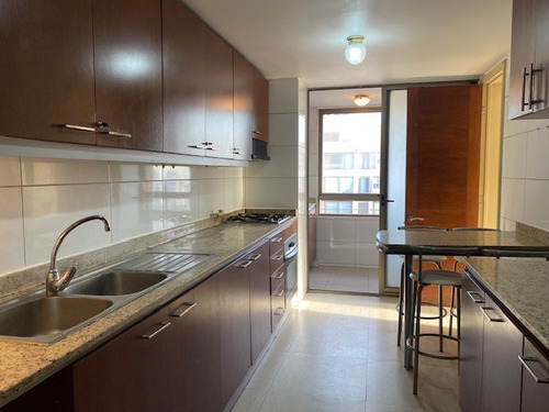 Departamento En Venta De 4 Dorm.2 Estacs. Bd. En Las Condes