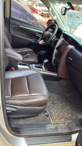 Toyota SW4 2.8 Tdi Srx 7l 4x4 Aut. 5p