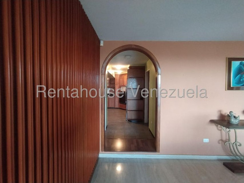 Casa En Venta En Prados Del Este Calle Cerrada Tres Niveles
