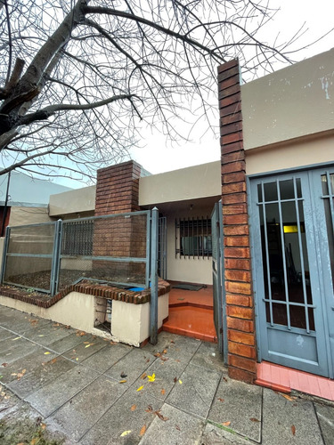 Casa En Alquiler De 4 Ambientes
