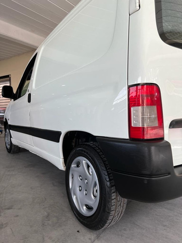 Imagen 4 de 15 de Peugeot Partner 2013 1.6 Hdi Furgon Confort
