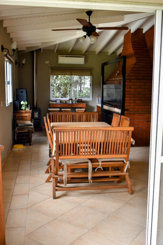 Casa En Venta Barrio Los Jazmines, Pilar Del Este