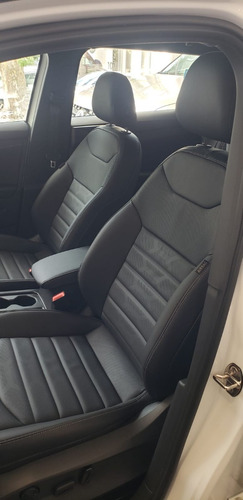Imagen 6 de 18 de Volkswagen Taos High Bitono 3
