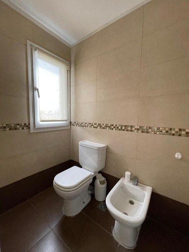 Casa En Alq. Anual - Santa Teresa, Villanueva - 5 Amb - A La Laguna Con Muelle