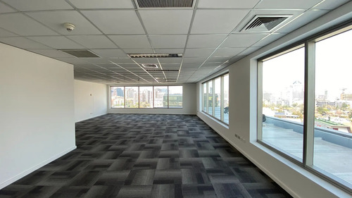 Oficina Recién Remodelada, Cómodo  Edificio Vitacura