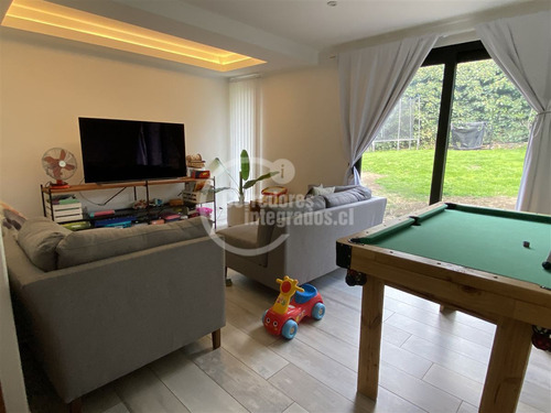 Casa En Venta De 4 Dorm. En Lo Barnechea - El Arrayán
