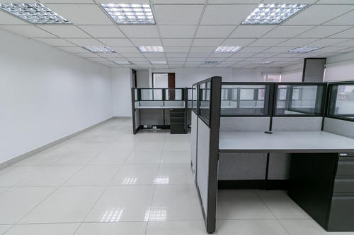 Oficina En Arriendo En Centro Internacional. Cod A1094004