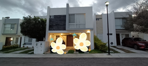 En Venta Casa Muy Amplia En El Refugio