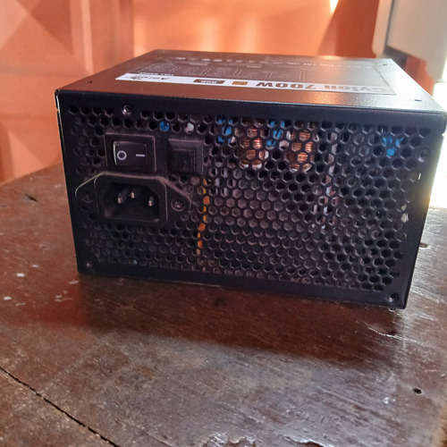 Fuente De Alimentación Cylon 700w 220v Negro