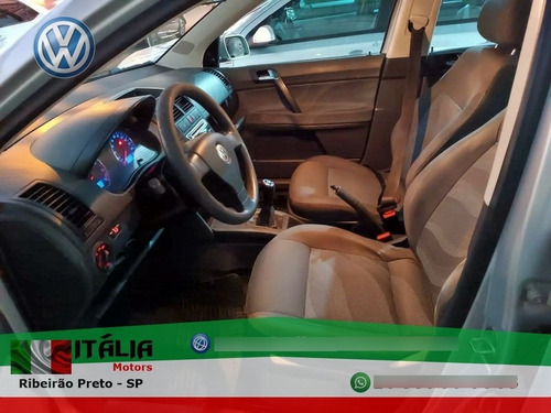 Imagem 8 de 10 de Volkswagen Polo Sedan 1.6 Prata 2009