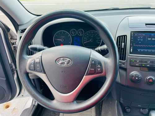 Imagem 10 de 15 de Hyundai I30 - 2012 2.0 Mpfi Gls 16v Gasolina 4p Automoatico