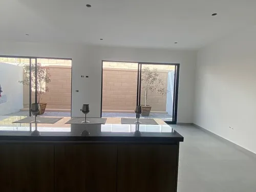Amplia Casa En San Isidro Juriquilla, En Condominio Cerrado Con Vigilan