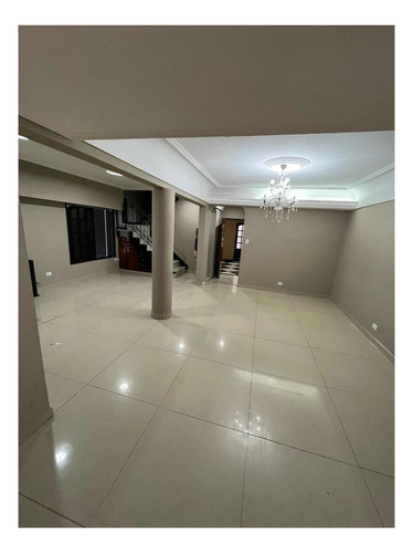 Imagen 4 de 29 de Casa En Venta - 6 Dormitorios 5 Baños - 300mts2 - Tablada