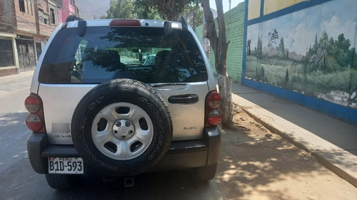 Imagen 3 de 11 de Camioneta Jeep Modelo Liberty Año De Fabricación 2006