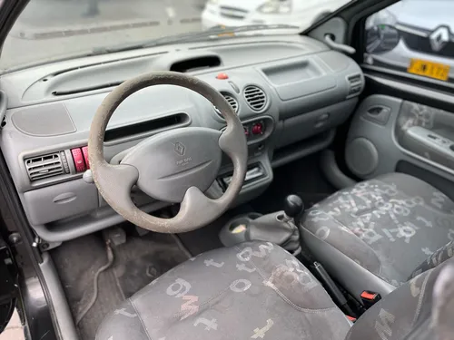 Renault Twingo Authentique 1.2cc MT