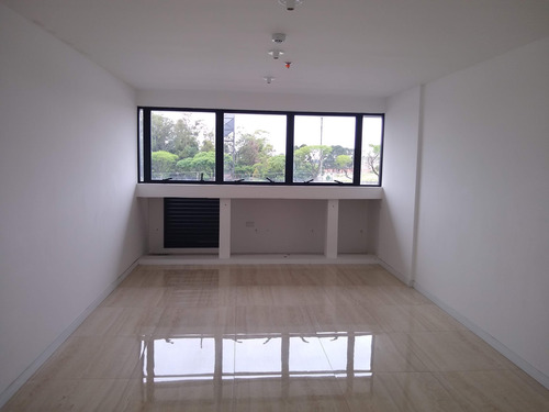 Conjunto Comercial / Sala 31 M² A Venda Pinheirinho - Sa00003 - 68849646