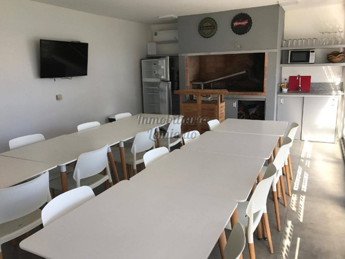 Alquiler Anual-venta Apartamento 2 Dormitorios Torre Francia.- Ref: 231
