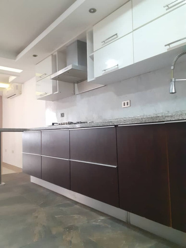 Imagen 5 de 21 de Townhouse En Residencias Altos De Monte Alegre Urb Tazajal En Naguanagua + Piscina Y Pozo