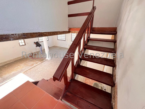 Buena Casa Tipo Townhouse En Venta En Santa Rosalía Cagua Hermoso Jardín Excelente Zona Agua Seguridad Nela 25-21613