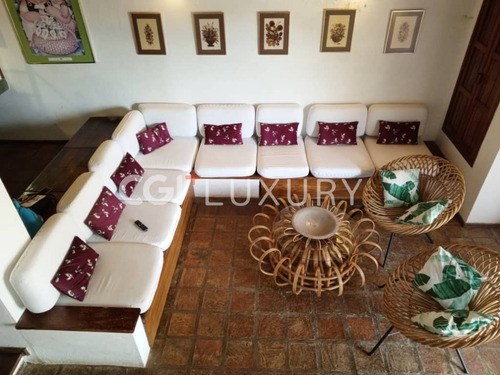 Cgi + Luxury Ofrece En Alquiler Vacacional Villa Retiro