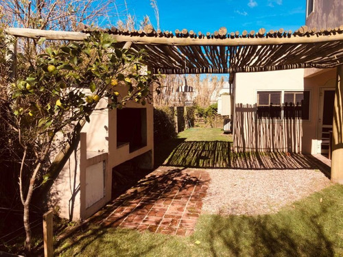 Casa En Alquiler Por Temporada De 4 Dormitorios En Jose Ignacio