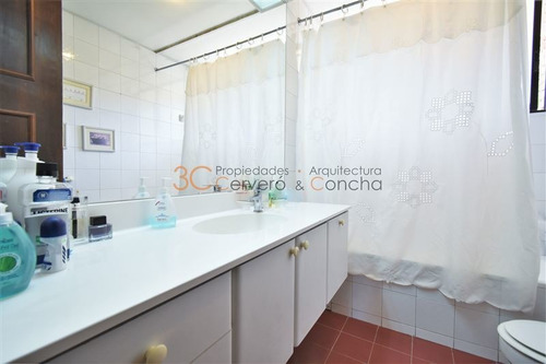 Casa En Venta De 5 Dorm. En Lo Barnechea