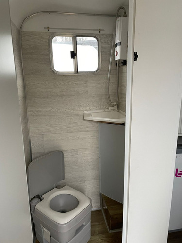 Casa Rodante Laus 250 Con Puerta Lateral Para Dos Personas