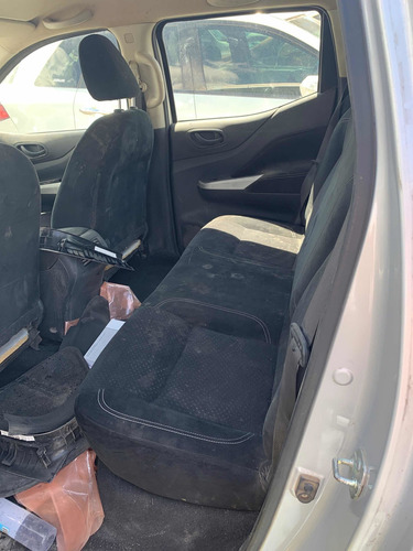 Imagen 6 de 6 de Nissan Np 300 2018 4 Puertas Por Partes Refacciones Motor