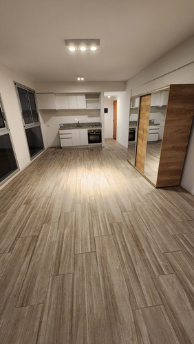 D U E Ñ O 1 Amb 53 M2 En Esquina, 9no Piso, Con Balcon, Avda. San Juan Y Pasco. Con Ameneties. Subte Pichincha. Cerca Uade Y Facultades