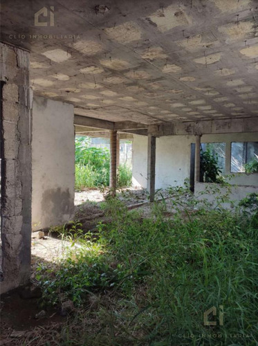Terreno En Venta En La Colonia Malibran De Las Brujas, Cuenta Con Una Construcción De 250 M2
